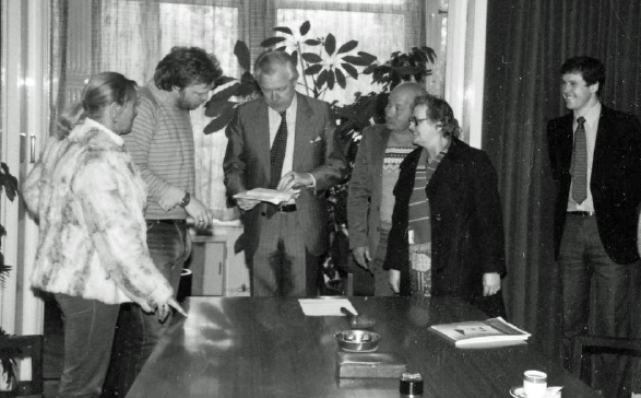 Overleg werkgroep Urgentiegebied II met wethouder Vink over de opknapbeurt 1982.
