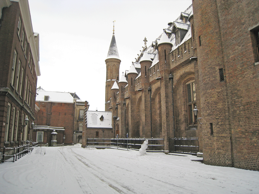 Zuidkant van de Ridderzaal in de sneeuw, Den Haag