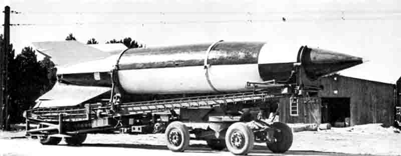 V2-raket op een Meilerwagen.
