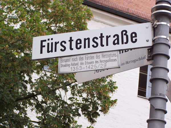 straatnaambordje in Straubing