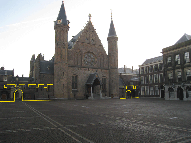 Het Binnenhof met de oude muren